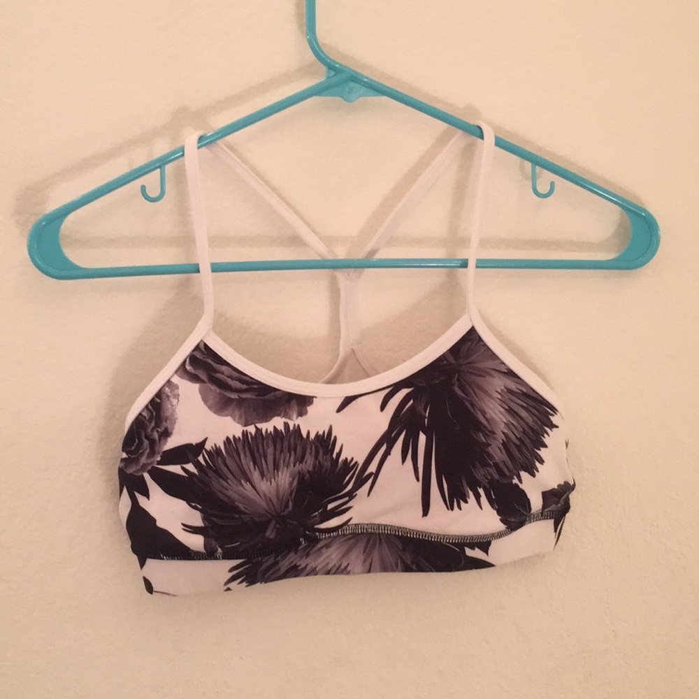 Lululemon sports bra size 4